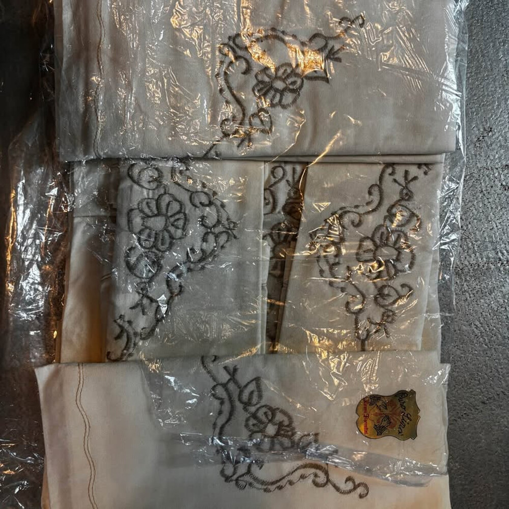 Ricami Fiorentini Puro Lino Embroidered Linen Set